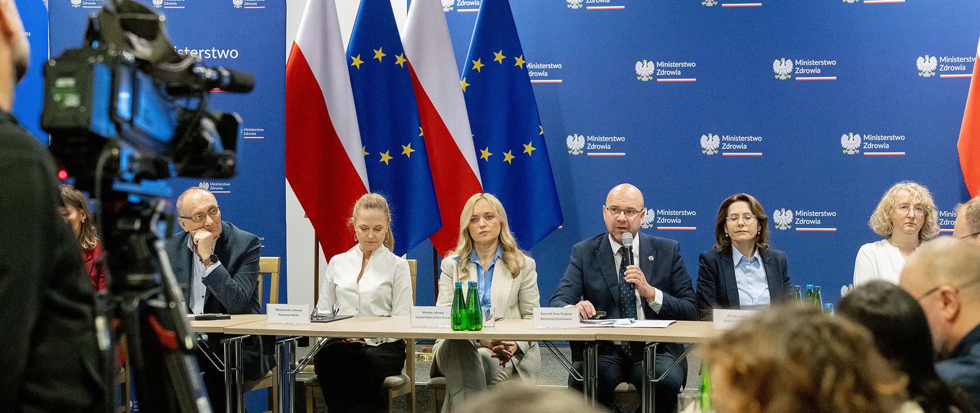 zdjęcie z konferencji prasowej nt. Lex Szarlatan