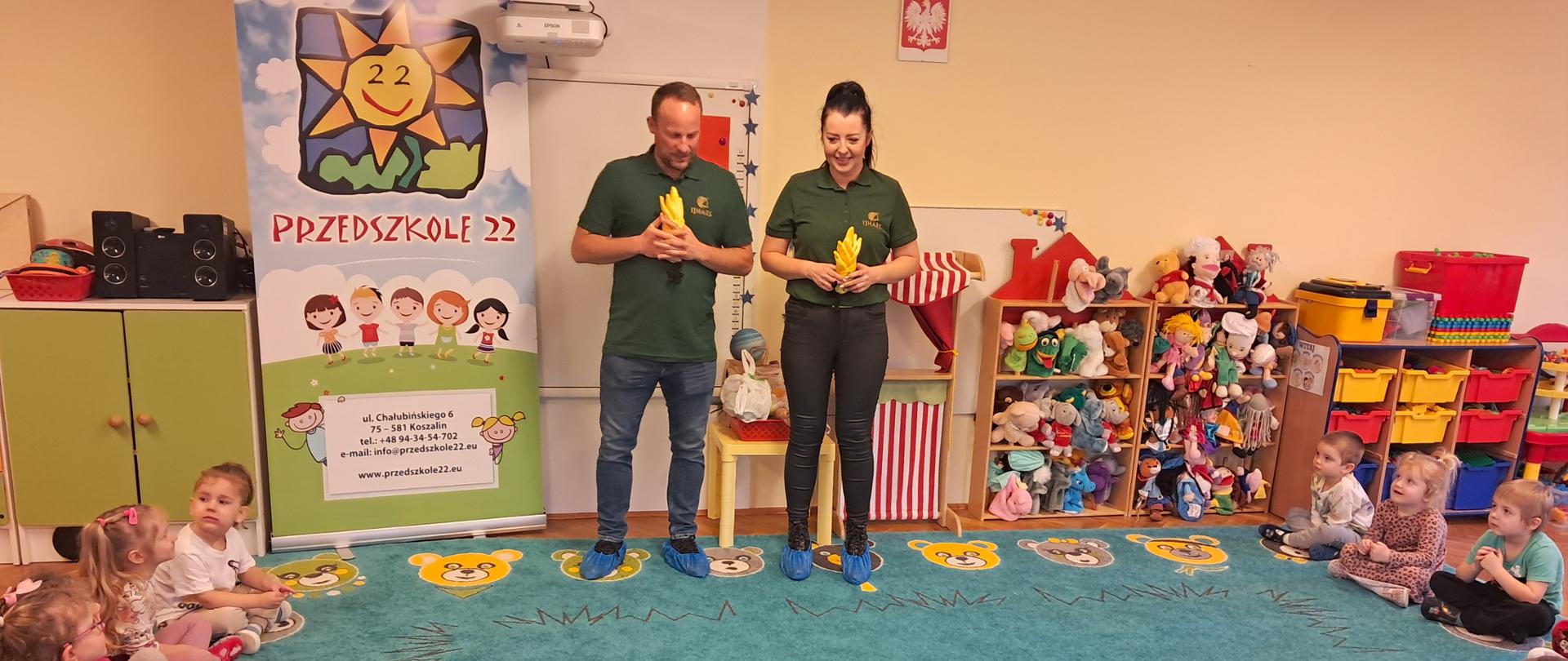 Inspektorzy WIJHARS edukują przedszkolaki.