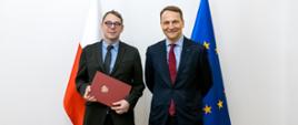 Minister Radosław Sikorski wręczył nominację ministerialną - Jakubowi Wiśniewskiemu