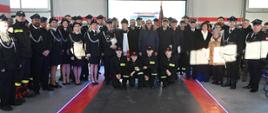 Zdjęcie grupowe uczestników uroczystości.