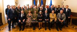 Zdjęcie wspólne uczestników uroczystości 