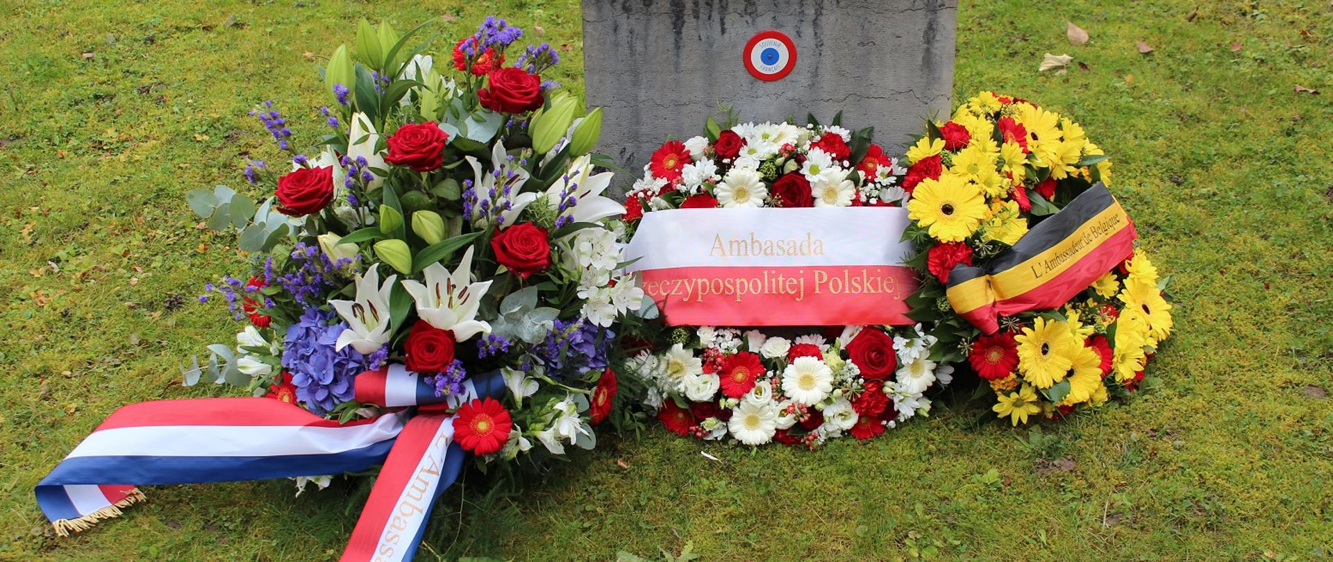 Wieńce od trzech ambasadorów