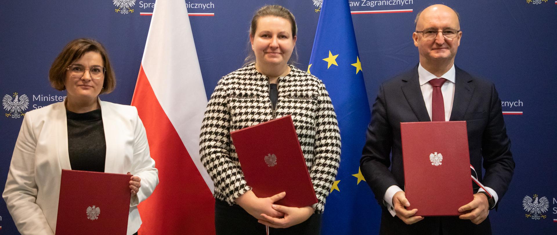 Wiceminister Piotr Wawrzyk podczas uroczystości podpisania protokołów dot. uzgodnień dokumentacji wykorzystywanej w procedurach prawno-traktatowych