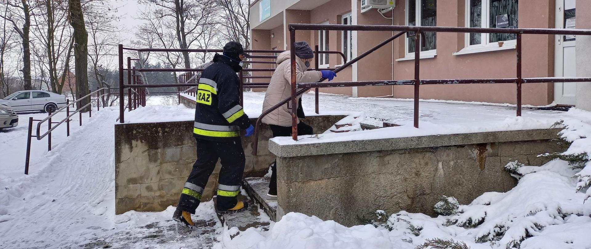 STRAŻACY POMAGAJĄ W REALIZACJI NARODOWEGO PROGRAMU SZCZEPIEŃ