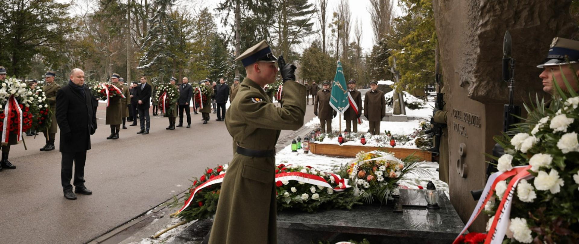 Podczas obchodów 4. rocznicy śmierci śp. Jana Olszewskiego na Cmentarzu Wojskowym na Powązkach.