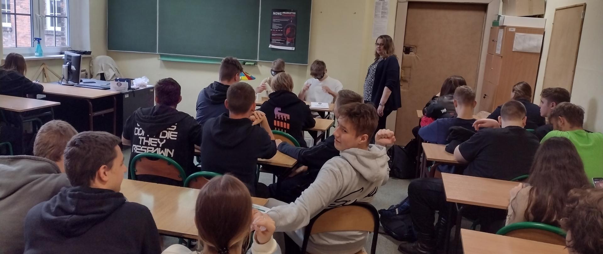 Warsztaty profilaktyczne w Zespole Szkół Administracyjno - Ekonomicznych i Ogólnokształcących w Bytomiu dla uczniów klas pierwszych