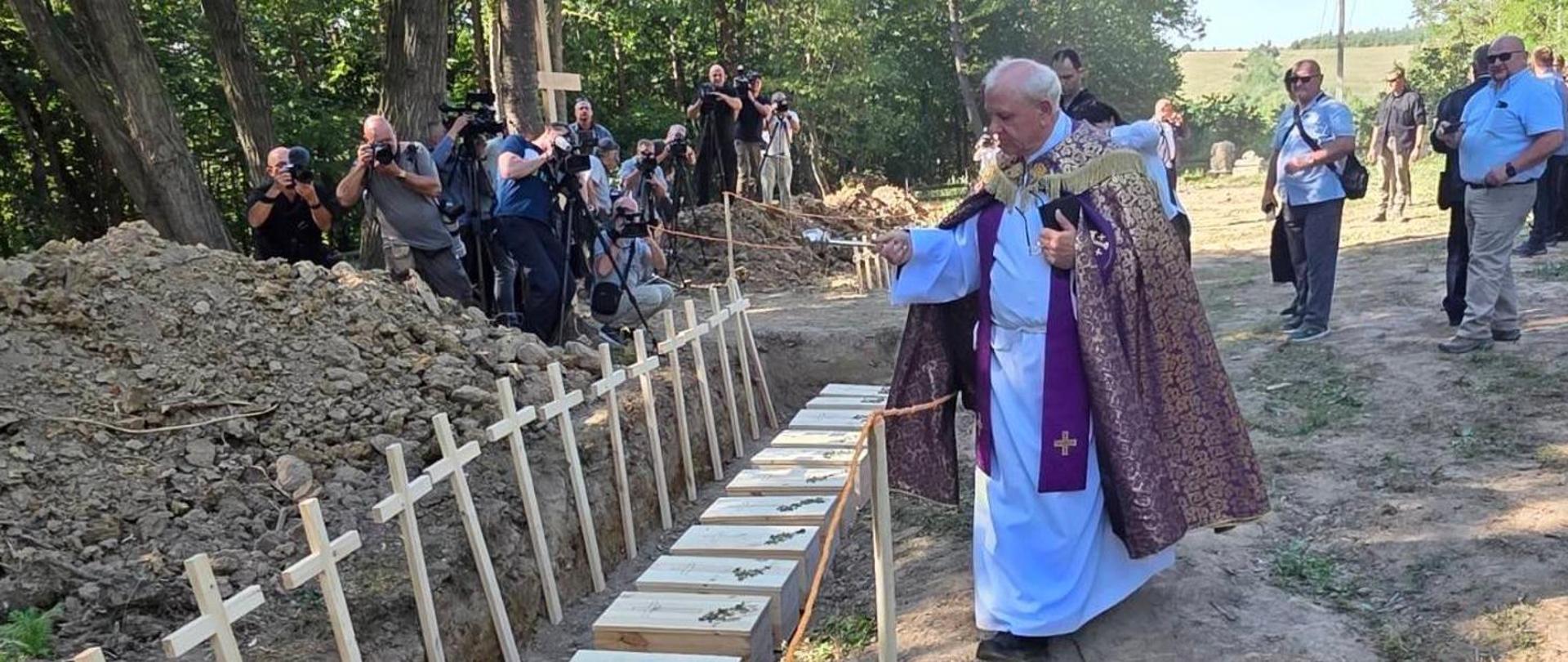 Pogrzeb polskich ofiar ukraińskich nacjonalistów w Puźnikach