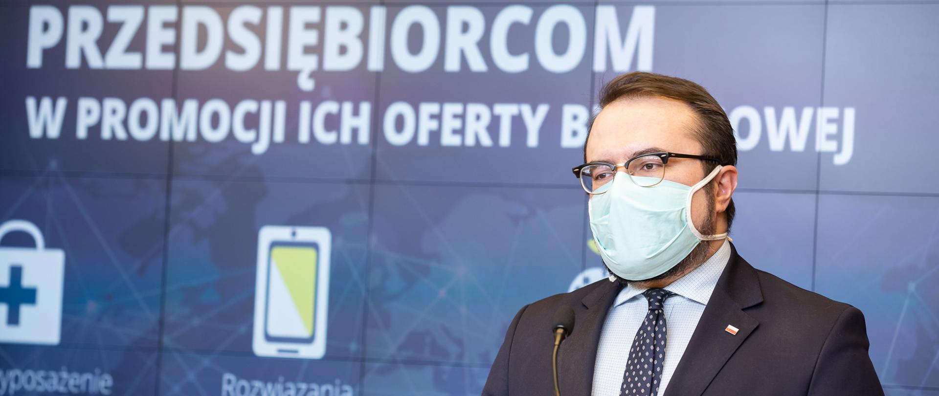 2020.05.04 Warszawa . Minister Pawel Jablonski . Konferencja prasowa .Fot. Tymon Markowski / MSZ