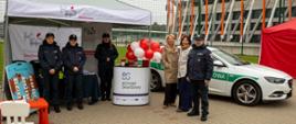 Przedstawiciele podlaskiej KAS na przygotowanym stoisku informacyjno-promocyjnym podczas Miejskiego Dnia Przedszkolaka