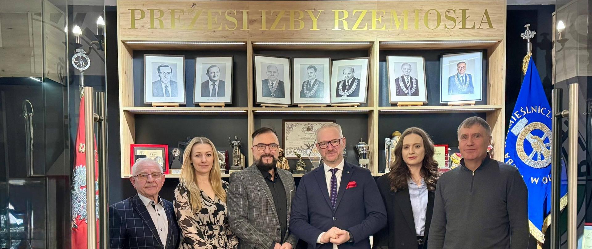 Fach w ręku w czasach AI. Wojewoda Król w Izbie Rzemiosła i Przedsiębiorczości