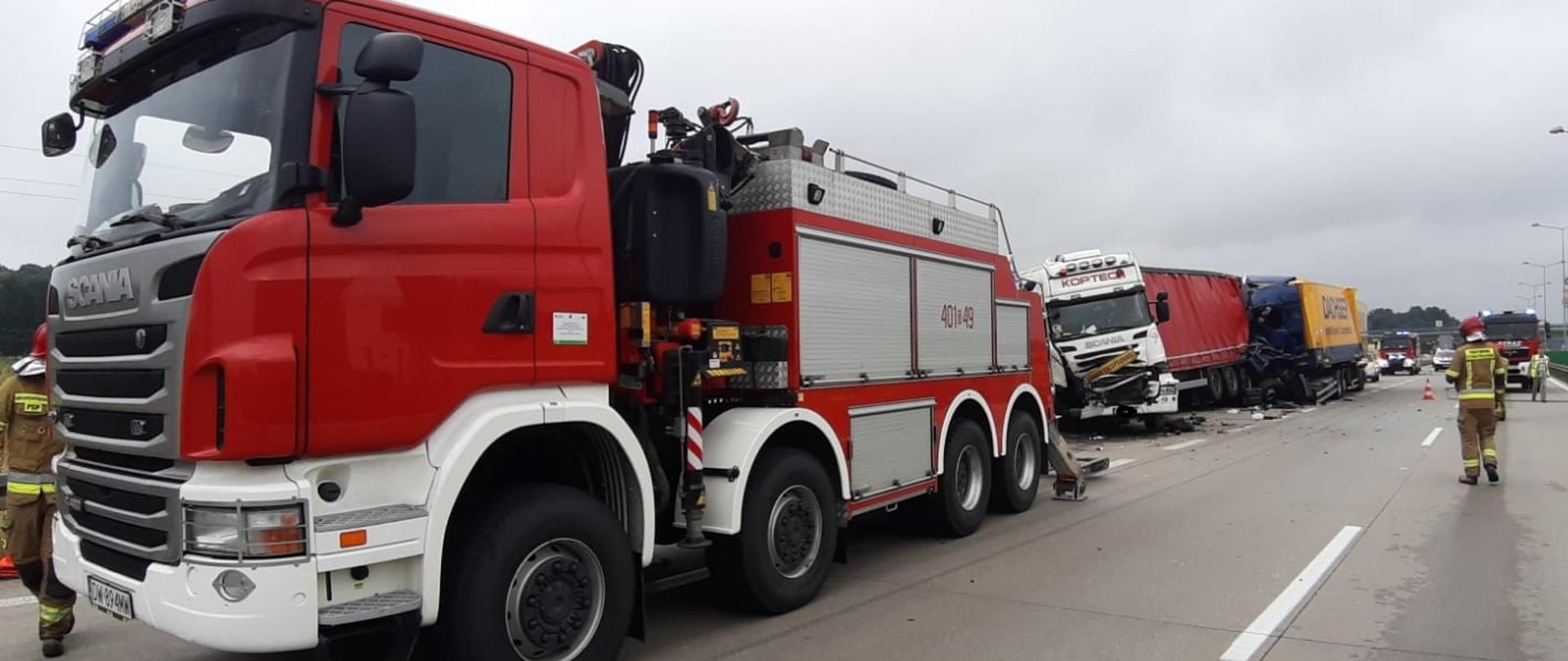 Zderzenie trzech samochodów ciężarowych