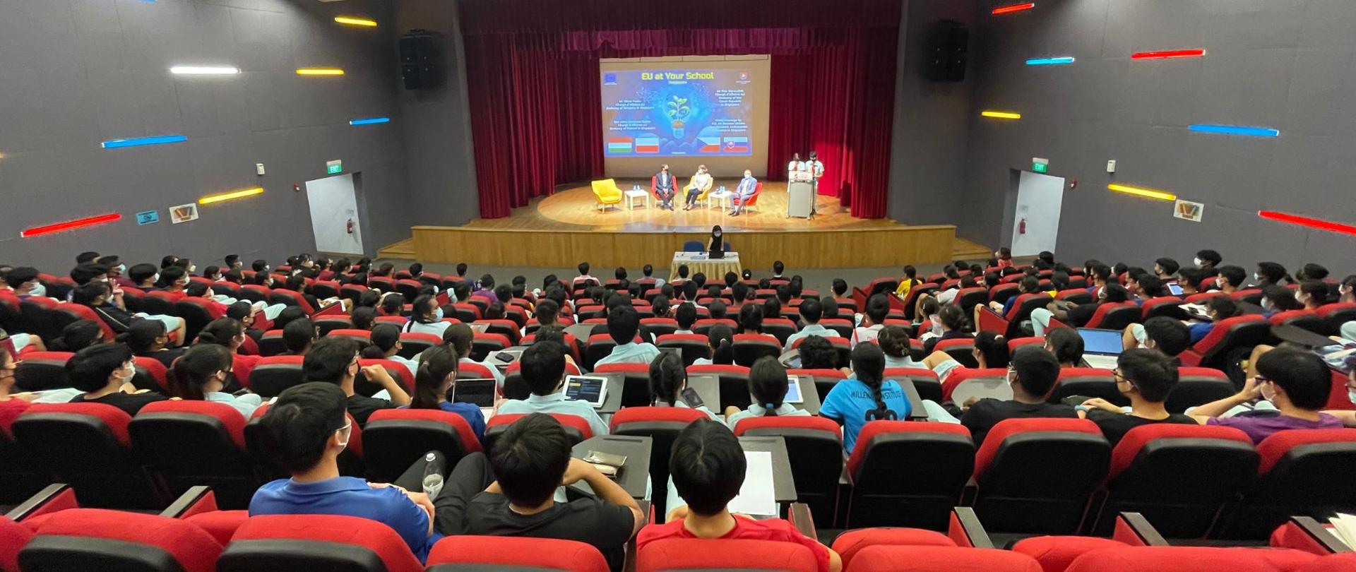 V4_EU_at_School_July 2022