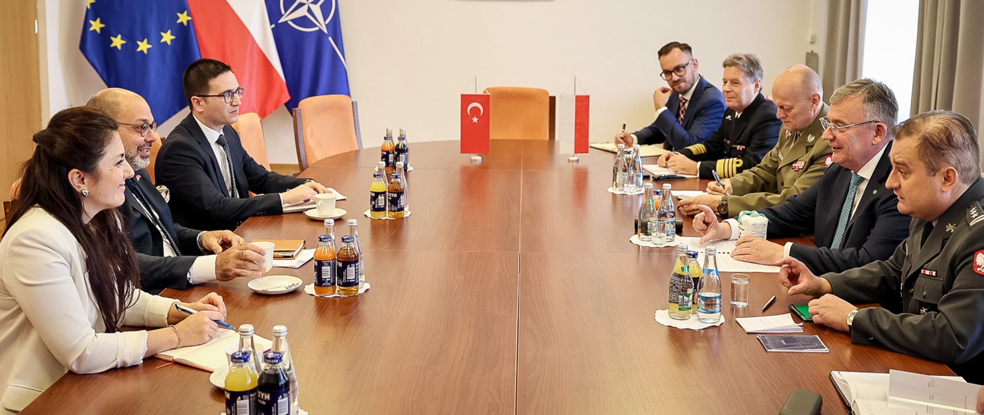 6 sierpnia Wiceminister obrony narodowej Paweł Bejda spotkał się z ambasadorem Turcji J.E. Raufem Alp Denktaşem. 