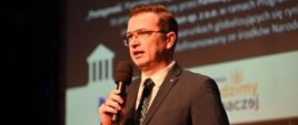Grzegorz Majewski II wicewojewoda łódzki podczas konferencji "Postęp w dostępności kultury". 