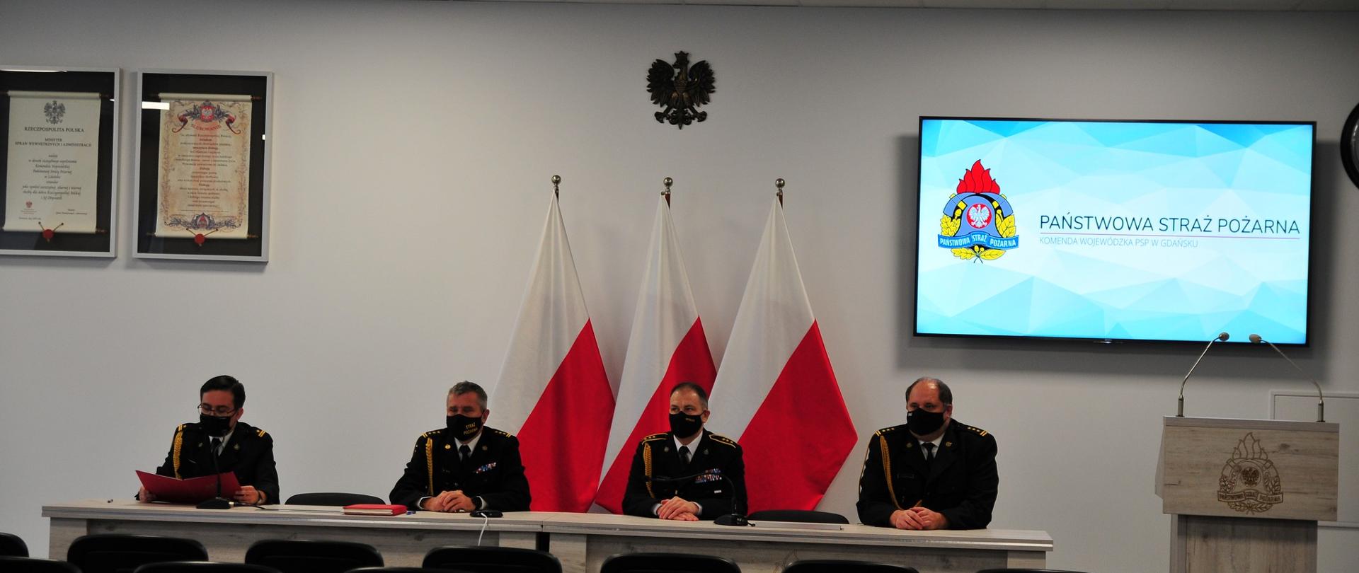 Kadra kierownicza KW PSP w Gdańsku podczas wideokonferencji.