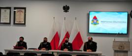 Kadra kierownicza KW PSP w Gdańsku podczas wideokonferencji.