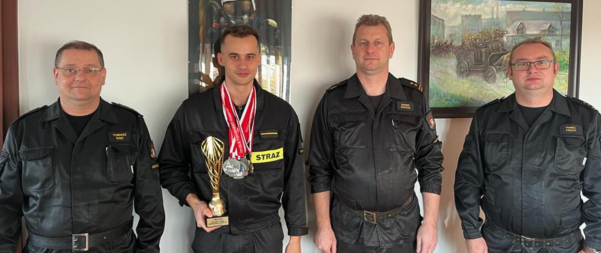 IV Mistrzostwa Polski Strażaków w Biegu po Schodach - Wieżowiec 2022 