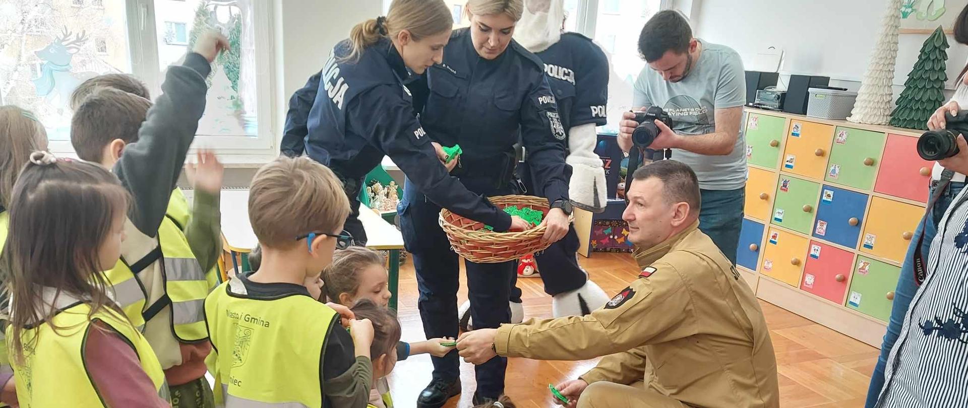 Miasto i Gmina Połaniec wspólnie z Komisariatem Policji w Połańcu oraz Komendą Powiatową Państwowej Straży Pożarnej w Staszowie zorganizowało akcję „Noś odblaski – bądź bezpieczny”.