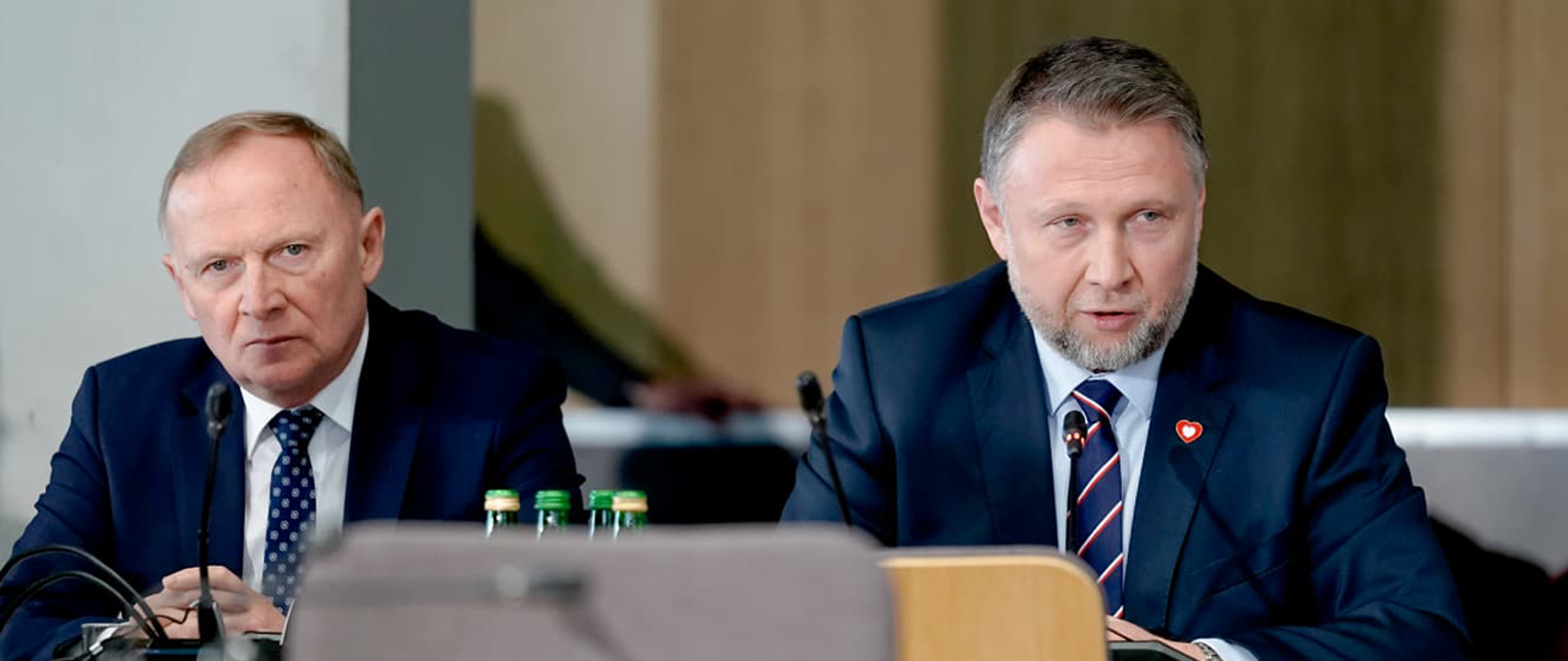 Ministrowie Marcin Kierwiński i Czesław Mroczek podczas posiedzenia Komisji Administracji i Spraw Wewnętrznych nt. zawetowanej ustawy SAFE
