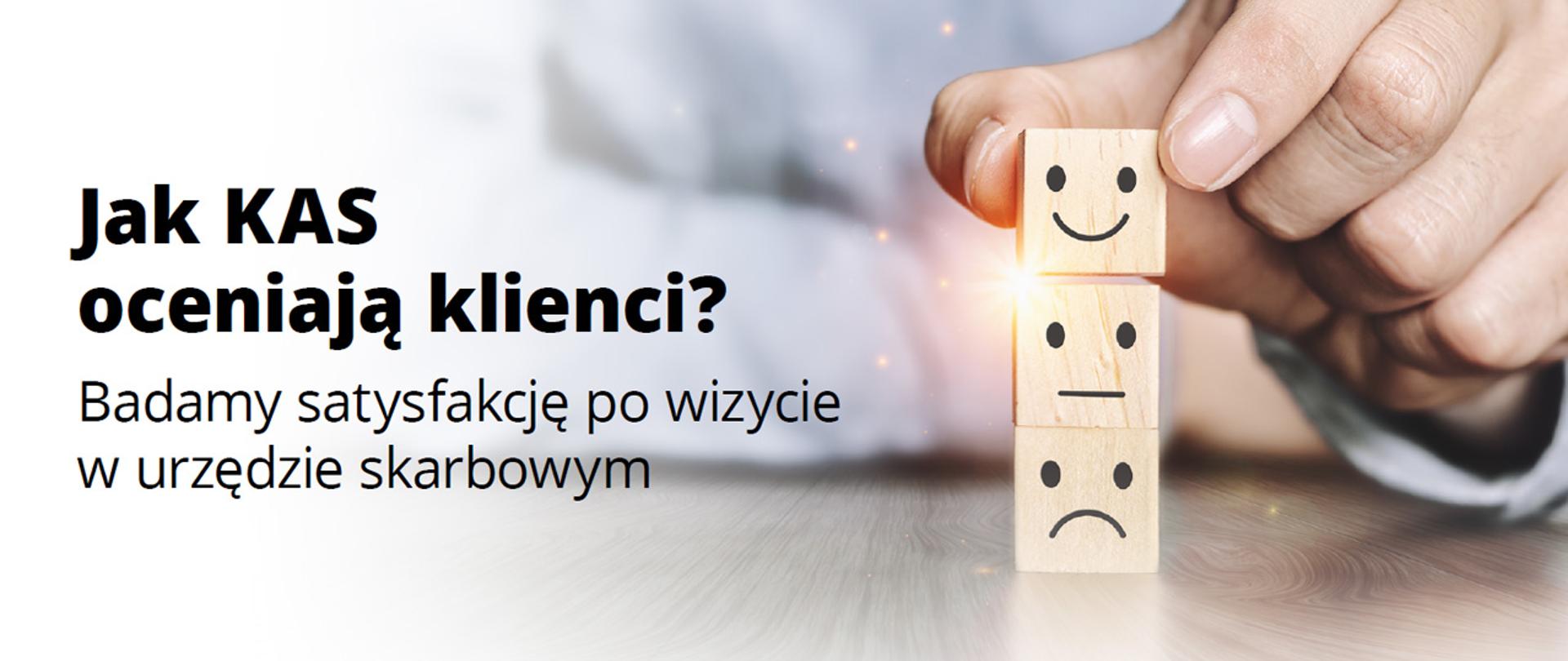 Dłoń układająca klocki. Napis: Jak KAS oceniają klienci? Badamy satysfakcję po wizycie w urzędzie skarbowym. 