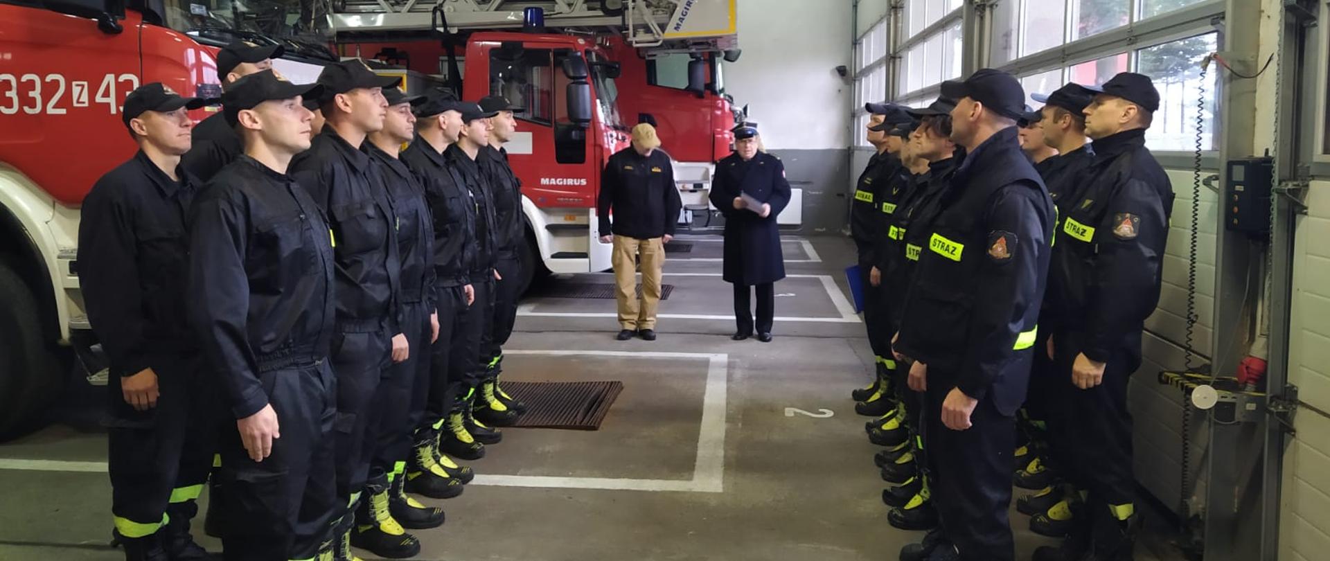 Uroczysta zmiana służby na JRG-2. Przemówienie komendanta miejskiego PSP w Koszalinie.