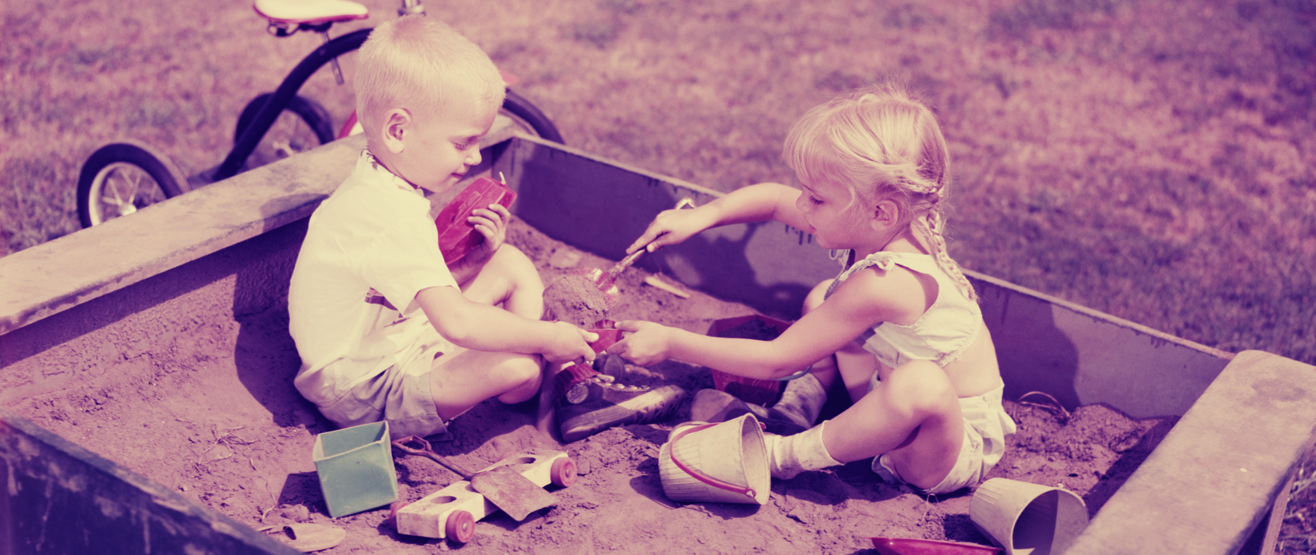 Dzieci w piaskownicy