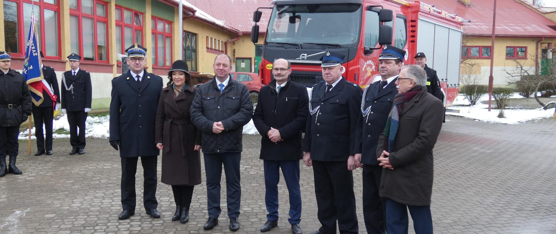 Przekazanie samochodu dla jednostki OSP Borzymy