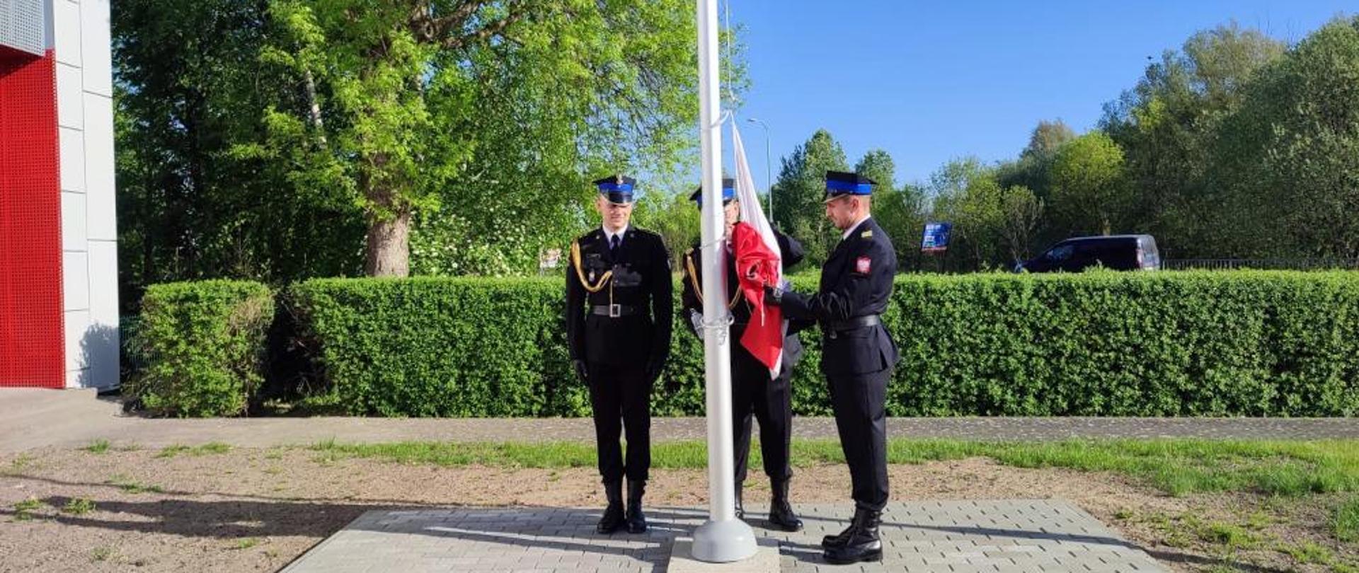 Uroczyste podniesienie flagi państwowej 