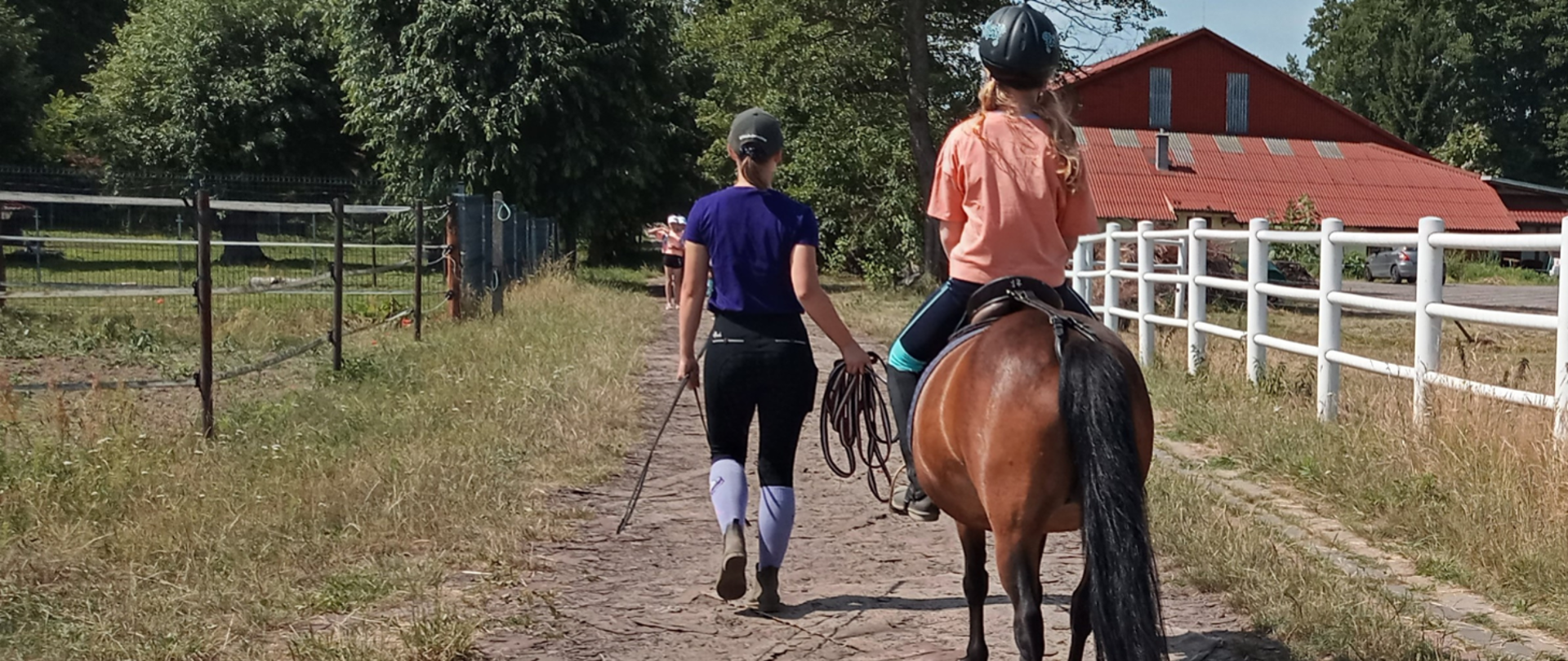 Dziewczynka na koniu 