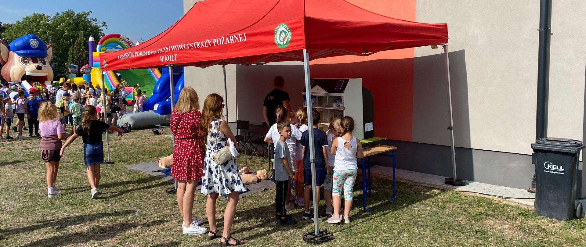 Stoisko promocyjne KP PSP w Kole podczas pikniku