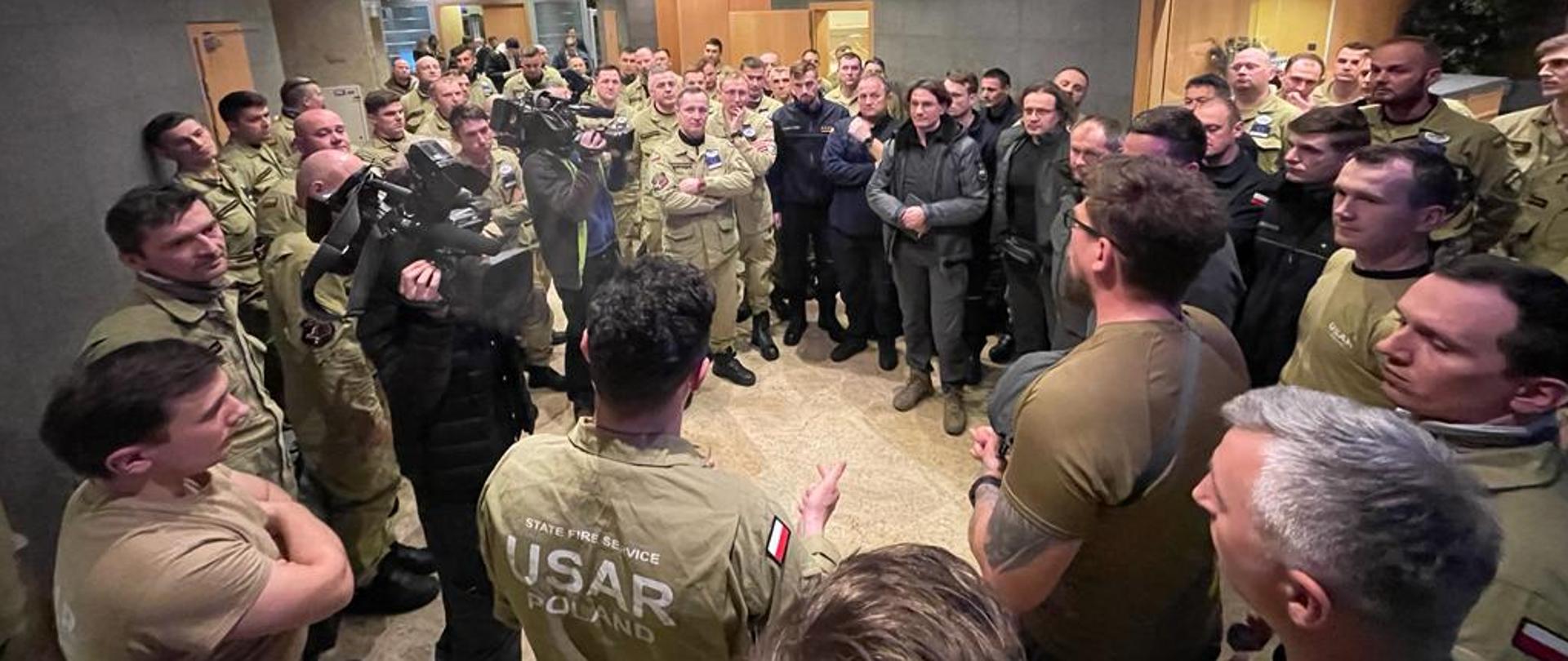 Wyjazd warszawskich strażaków na misję ratunkową w Turcji