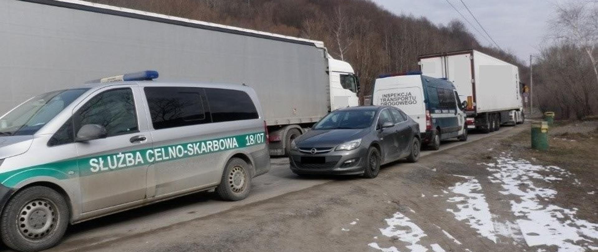 Kontrola na drodze w celu wykrycia samochodów przewożących odpady