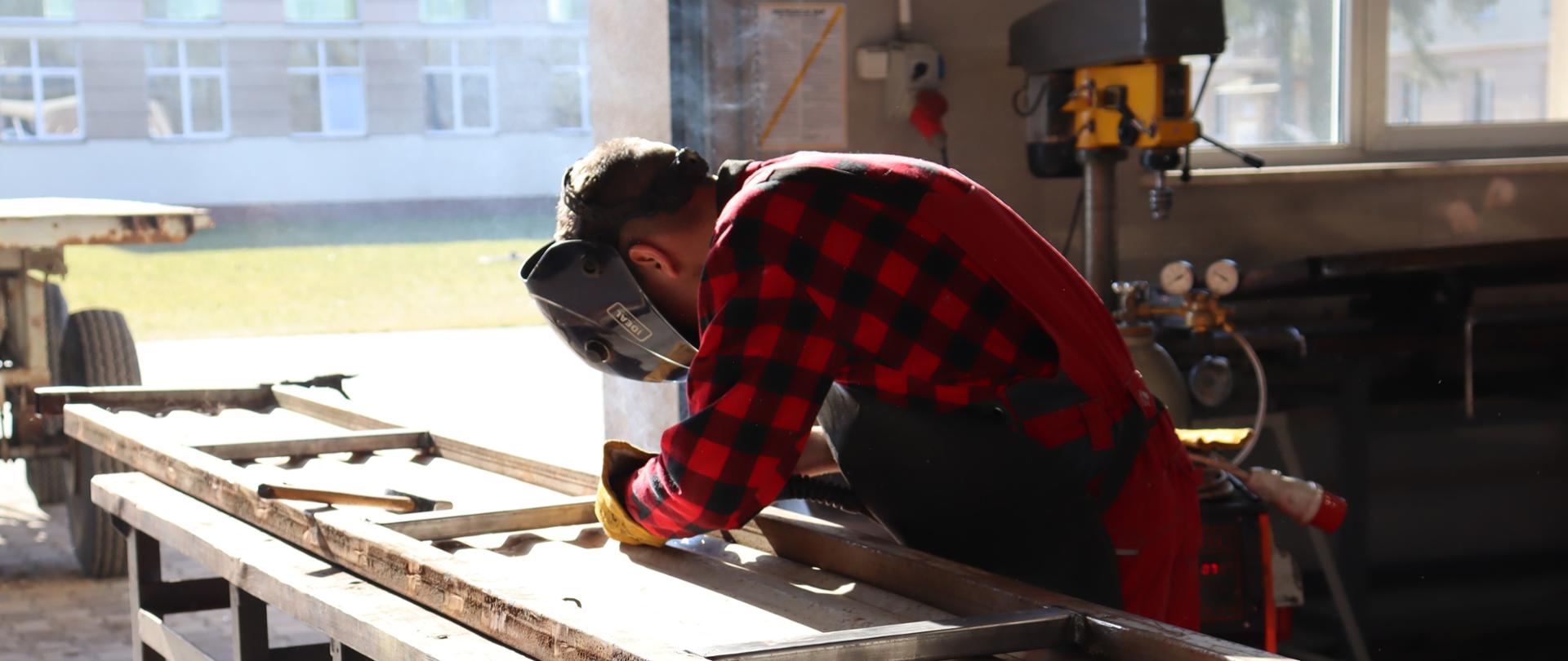 zajęcia praktyczne na warsztatach szkolnych 