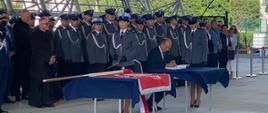 Uroczystość wręczenia sztandaru Komendzie Powiatowej Policji w Ostrowi Mazowieckiej 