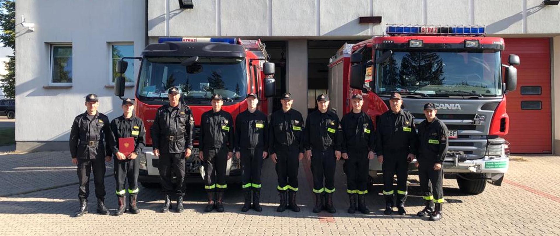 Strażak wyróżniony – poza służbą udzielił pomocy ofiarom wypadku 