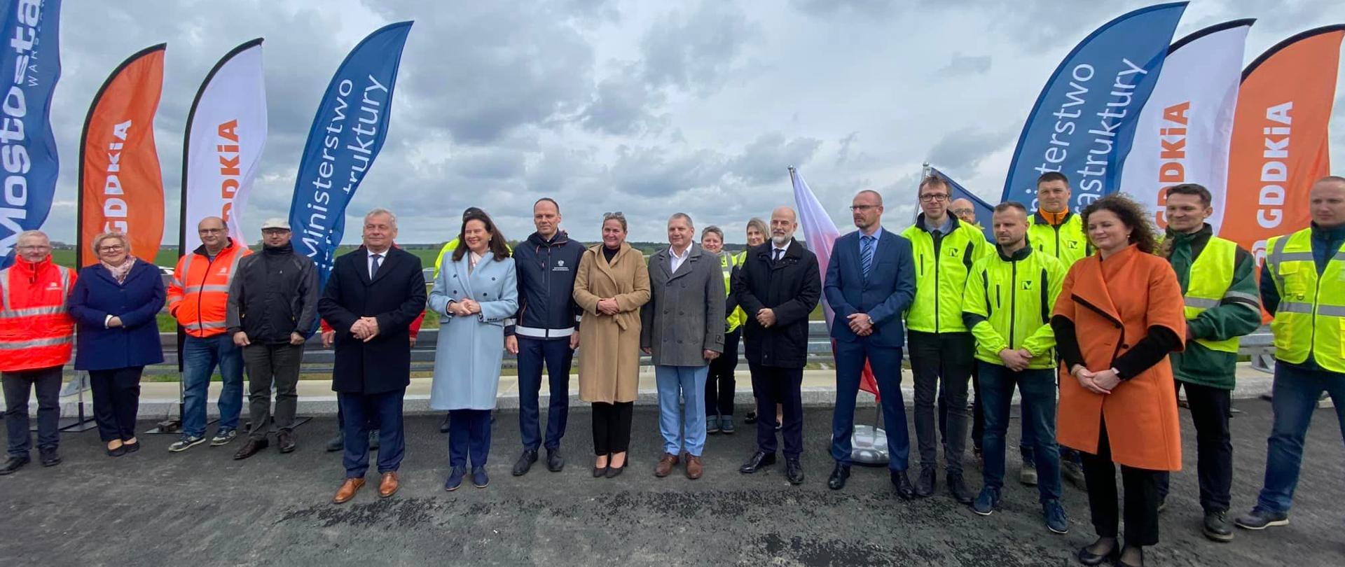 Uczestnicy otwarcia obwodnic. 