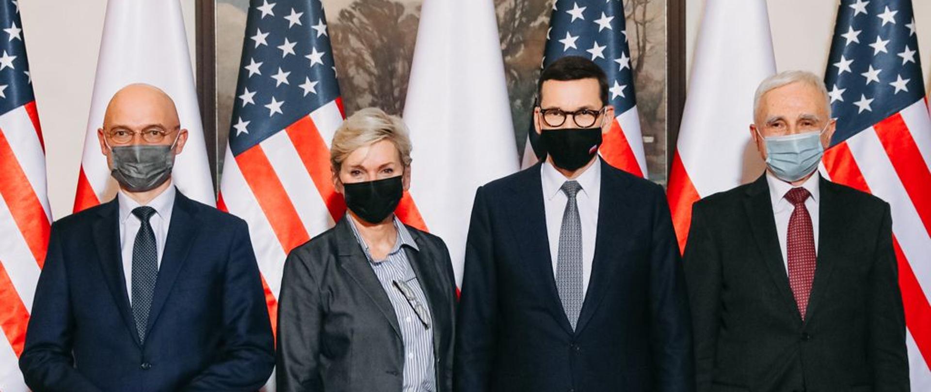Premier Mateusz Morawiecki, sekretarz energii USA Jennifer Granholm, minister Michał Kurtyka i sekretarz stanu Piotr Naimski.