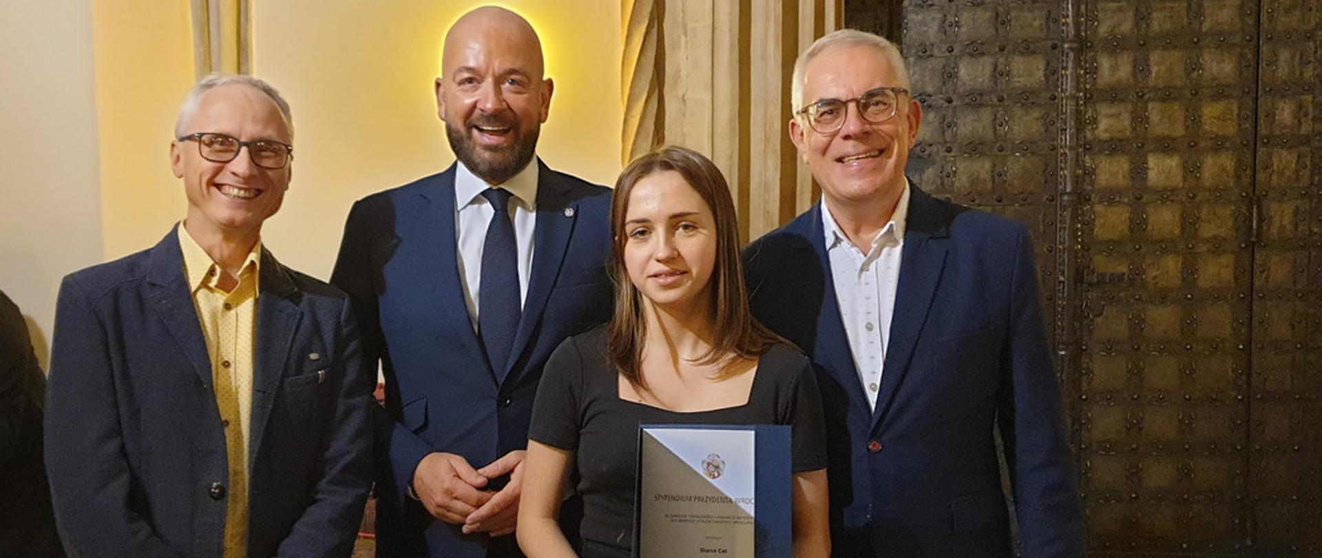 Diana Cel, Henryk Kozioł