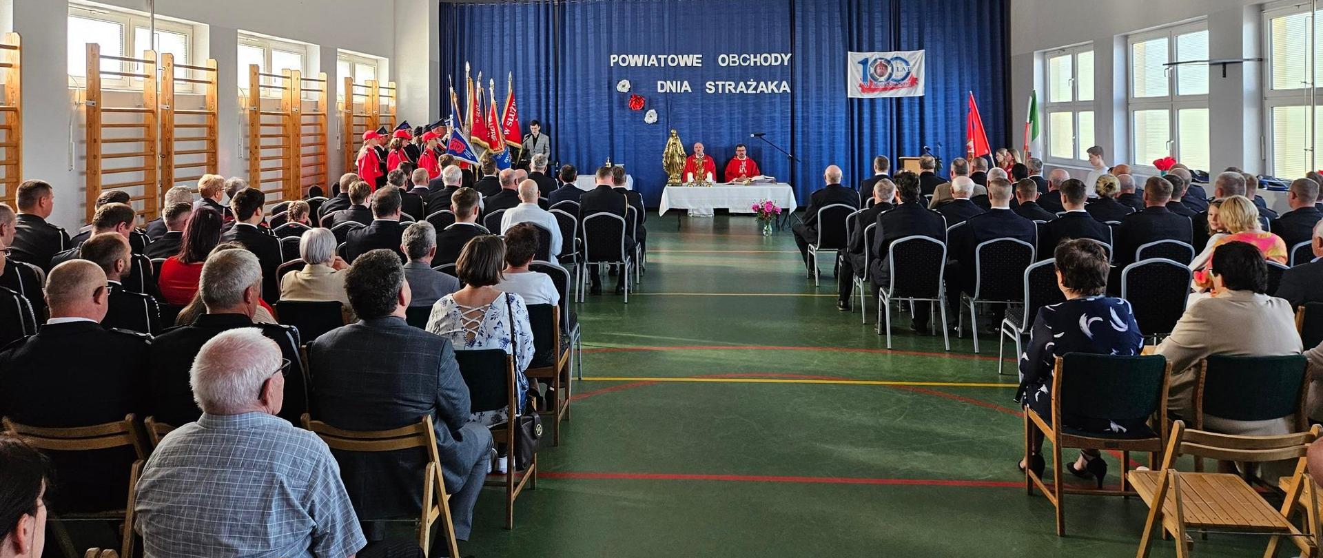 Msza polowa z okazji Dnia Strażaka.