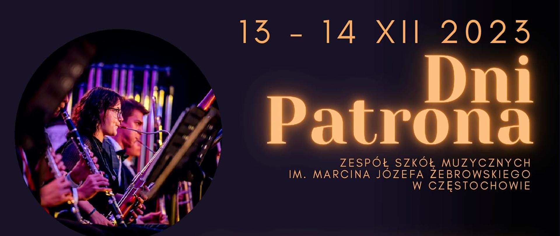 Na ciemnogranatowym tle koła ze zdjęciami szkolnej orkiestry symfonicznej. Z lewej strony informacje o programie Dni patrona Szkoły.
Na dole logo szkoły.