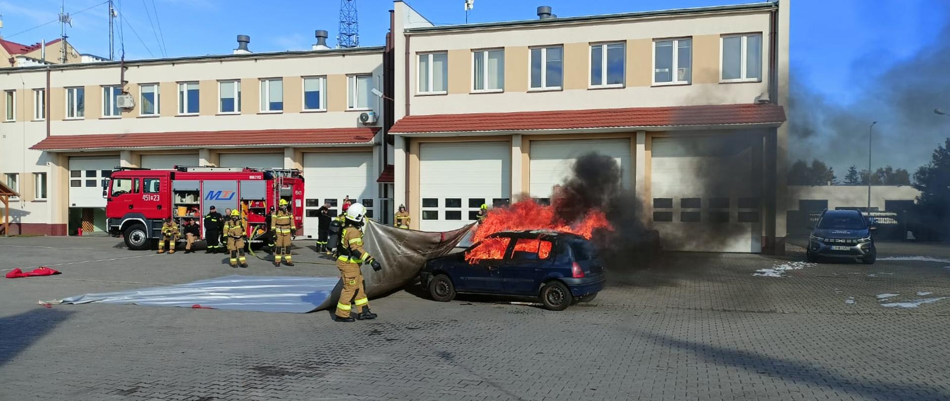 Ćwiczenia w wykorzystaniem płachty gaśniczej