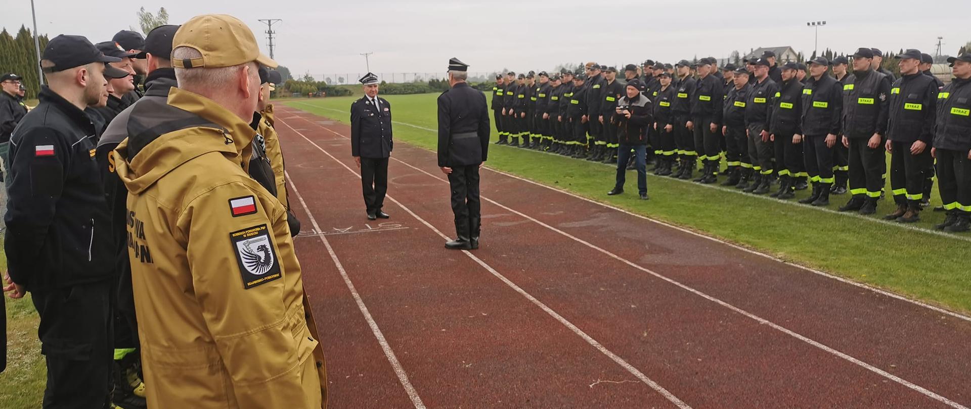 Na zdjęciu uczestnicy zawodów sportowo pożarniczych ochotniczych straży pożarnych z gminy Bukowiec, Pruszcz i Świekatowo