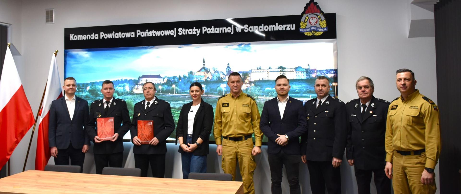 Zdjęcia z podpisania porozumienia włączenia jednostek do KSRG