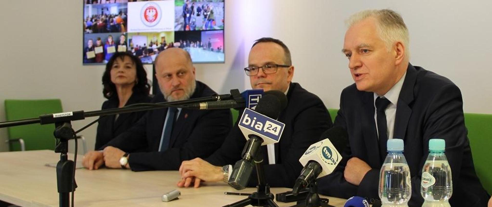 Jarosław Gowin i przedstawiciele UwB
