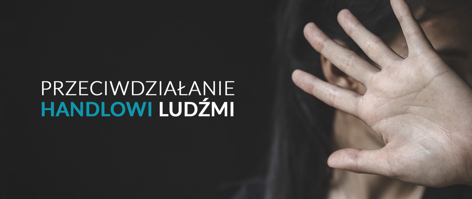 Zdjęcie przedstawia osobą zasłaniająca się rekami i napis: przeciwdziałanie handlowi ludźmi