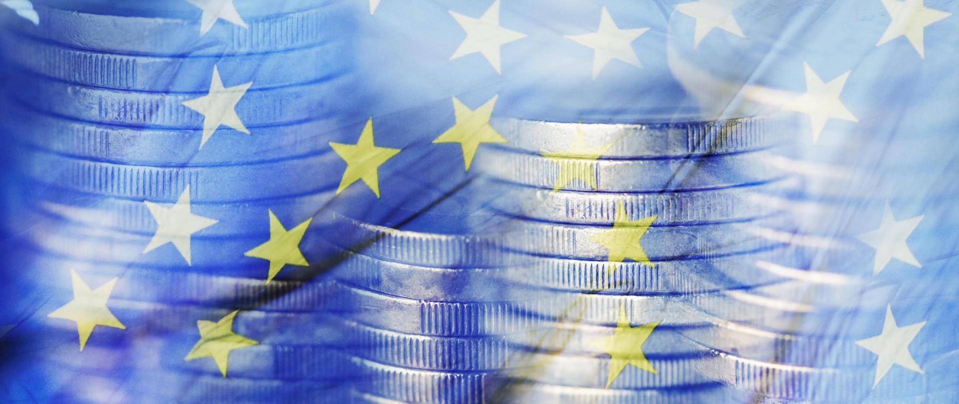 Żółte gwiazdy na przenikającym niebieskim tle oraz monetach