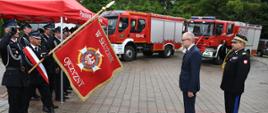 Uroczyste przekazanie pojazdu pożarniczego do OSP w Grabowie z udziałem Wiceministra Spraw Wewnętrznych i Administracji