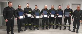 ZDJĘCIE GRUPOWE, STRAŻACY W SZEREGU