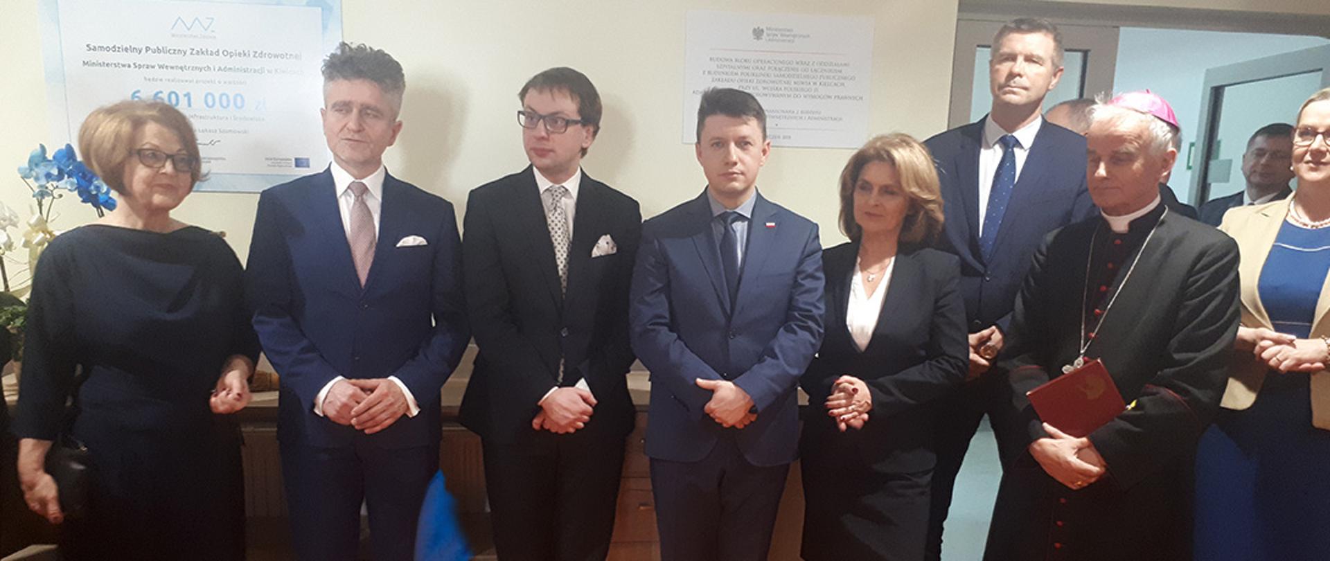 Wiceminister Krzysztof Kozłowski podczas wizyty w SP ZOZ MSWiA w Kielcach