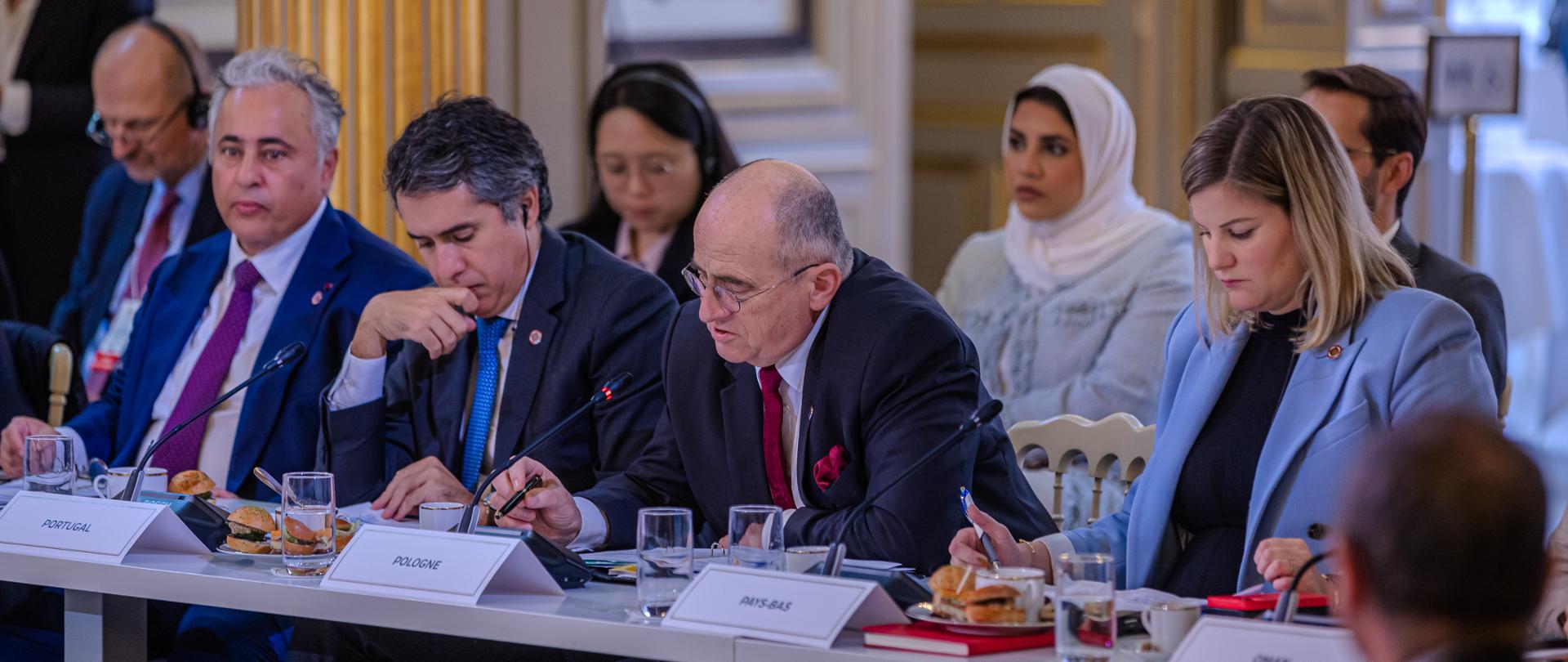 Le ministre Zbigniew Rau à la conférence de haut niveau à Paris